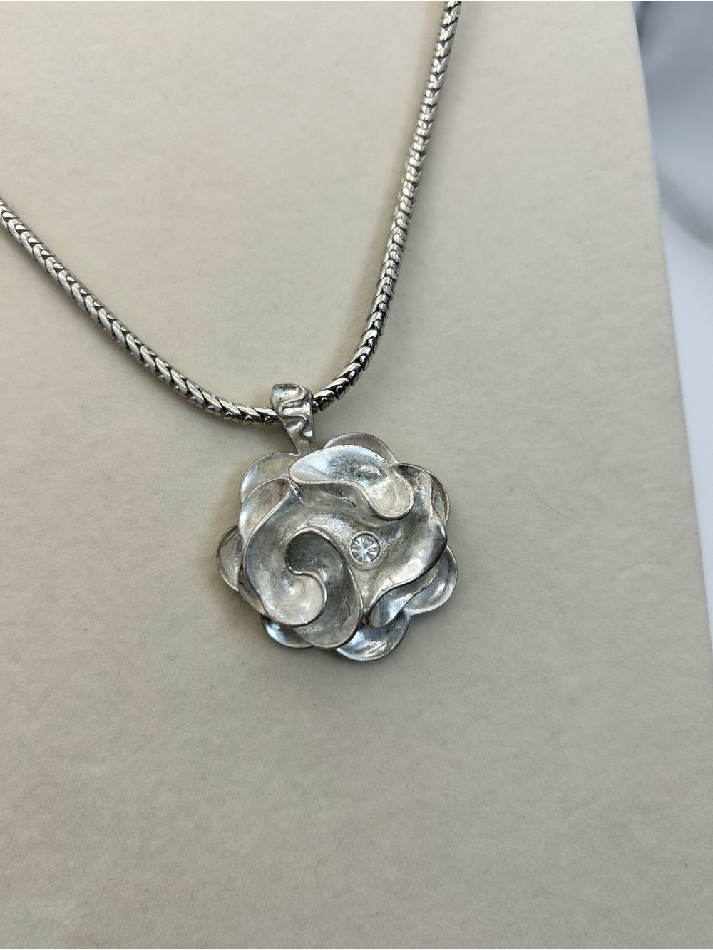 Chico's Silver-tone Floral Sculpted Pendant Necklace 30"